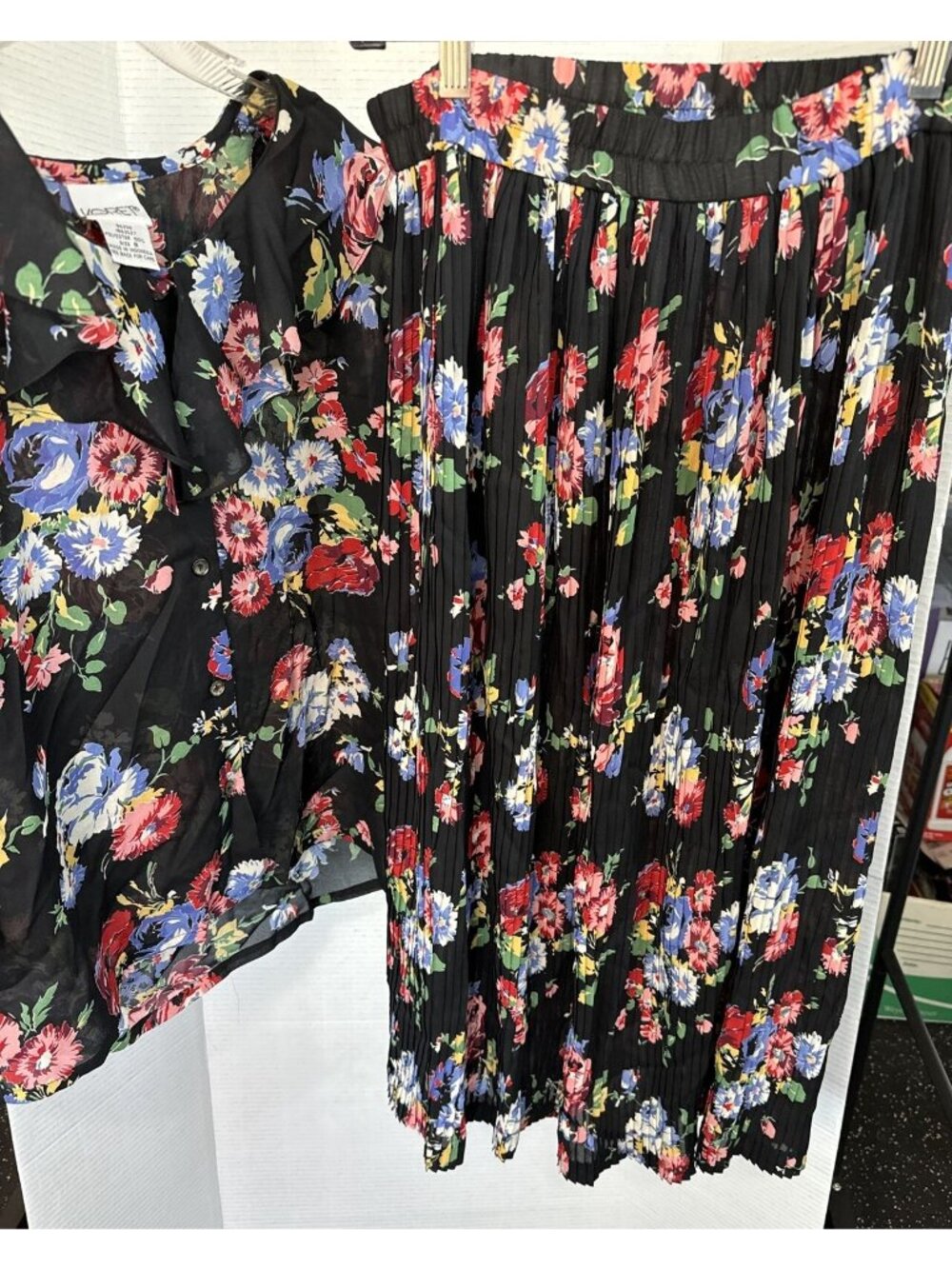 Koret Floral Pleated Skirt Sheer Button-Up Blouse Set 8 Black Multicolor Elastic - Picture 8 of 13